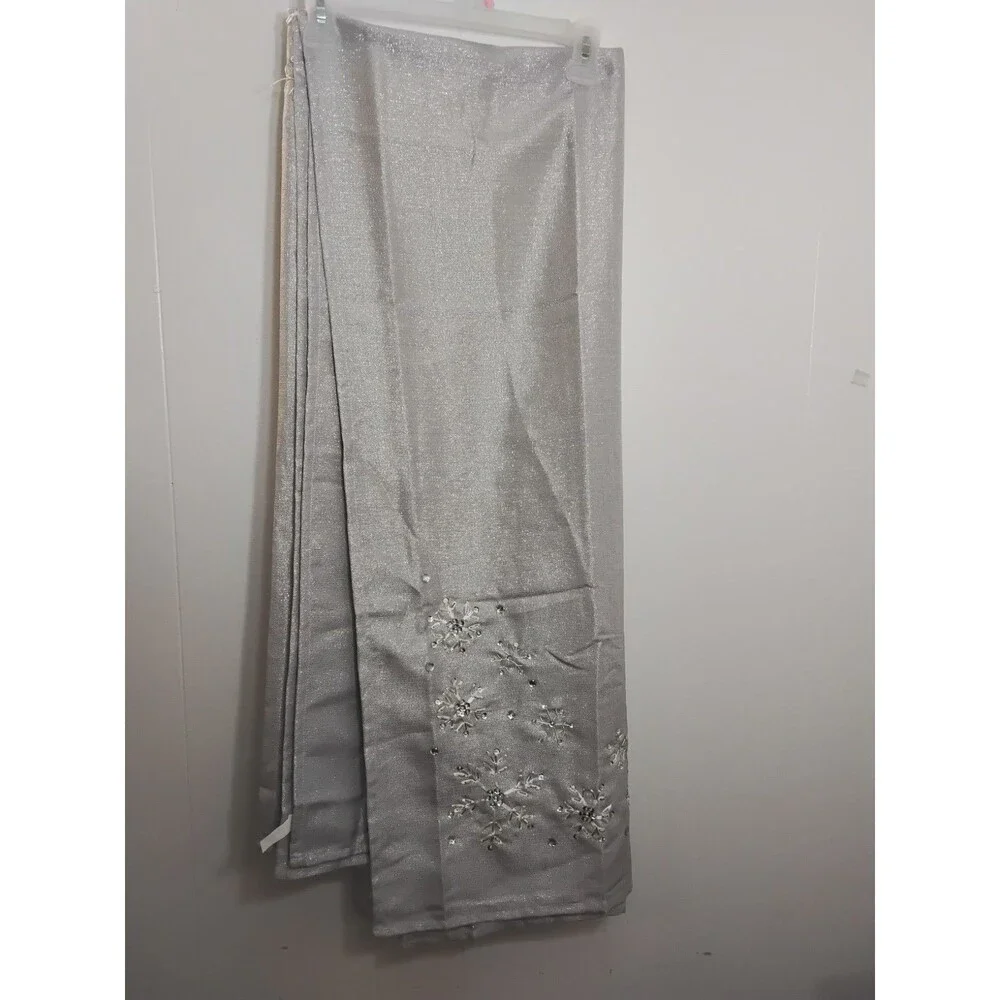 Large Silver enbroidered metallic table cloth 70